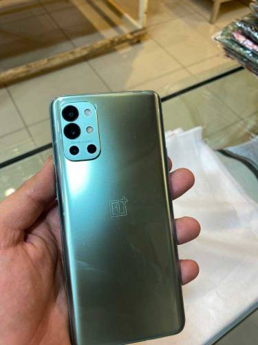 OnePlus 9r ram8gb rom256gb 2month sin working condition 10by10 hai 
