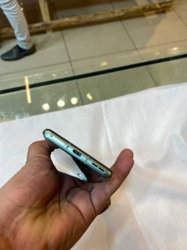 OnePlus 9r ram8gb rom256gb 2month sin working condition 10by10 hai 