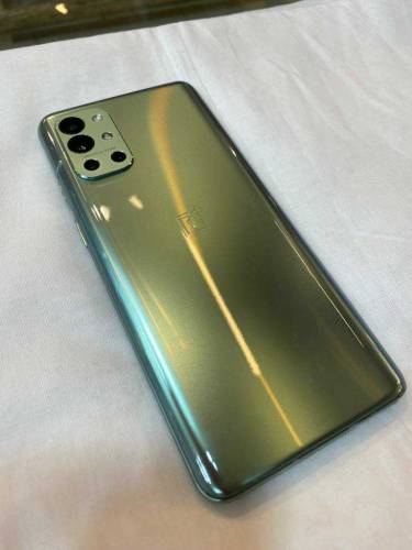 OnePlus 9r ram8gb rom256gb 2month sin working condition 10by10 hai 