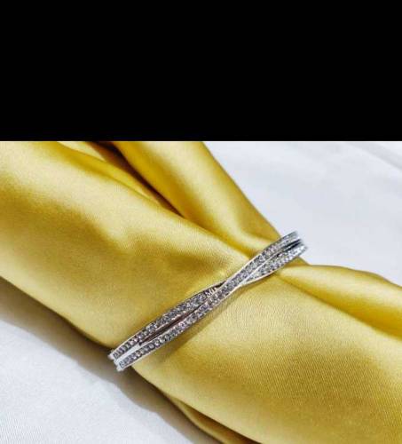 Elegant zircon braslet with zirconi ring