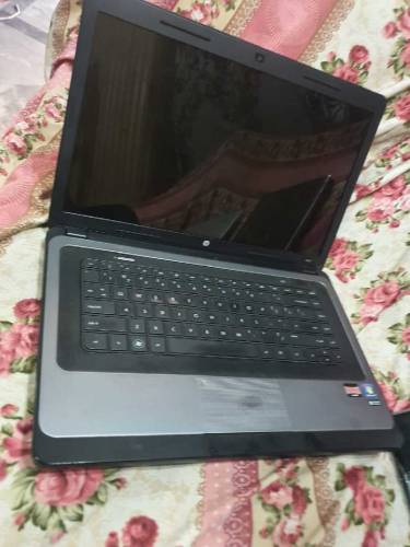 Hp 2000 Laptop amd 3rd gen 4gb/320gb