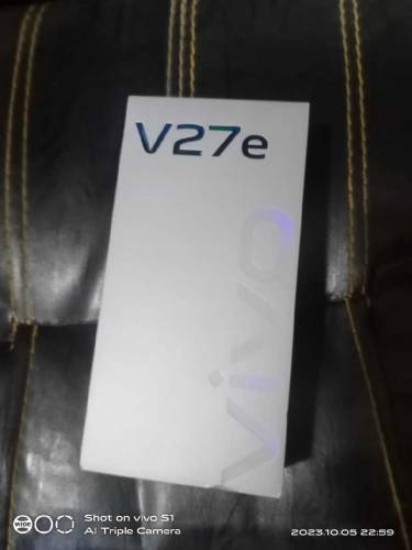 vivo v27e box pack