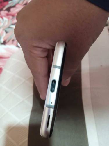 Sharp Aquos R3 non pta minor touch issue 9/10