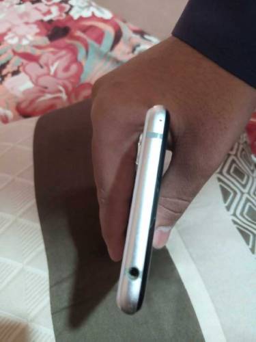 Sharp Aquos R3 non pta minor touch issue 9/10