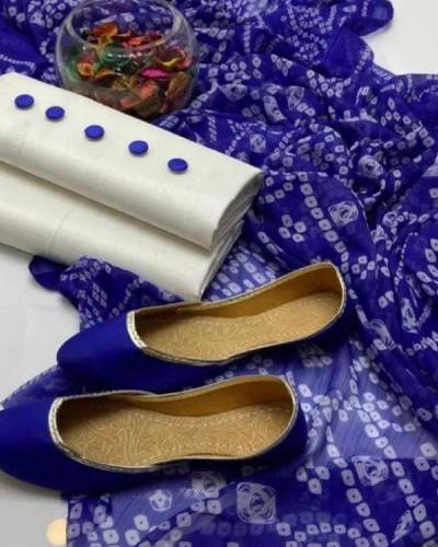 Woman's clothes and shoe sape