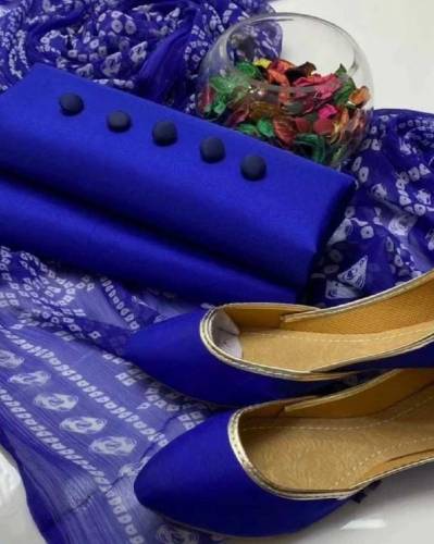 Woman's clothes and shoe sape