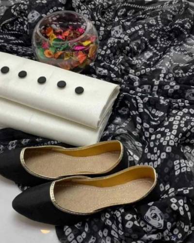 Woman's clothes and shoe sape