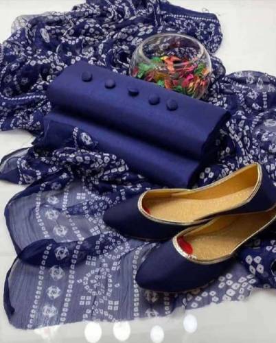 Woman's clothes and shoe sape