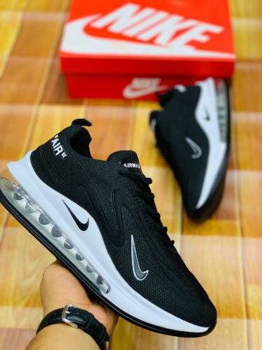 4500 wala jogger shoes sirf 1800 ma /cash on delivery 