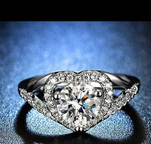 Diamond stud ring for ladies