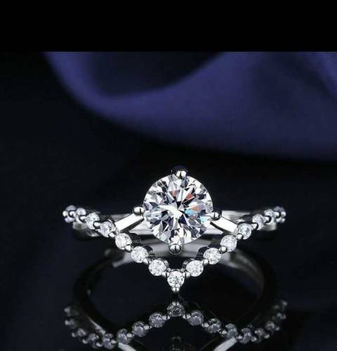 Diamond stud ring for ladies
