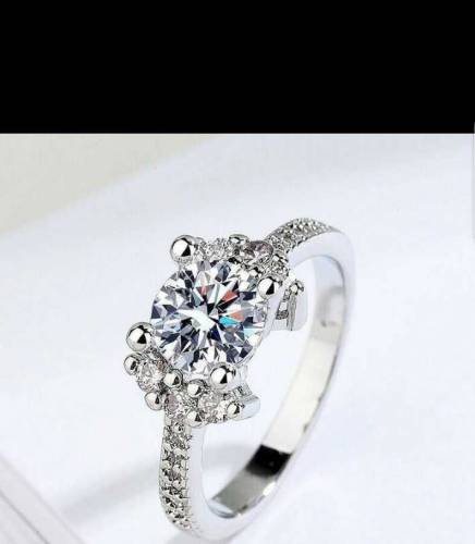 Diamond stud ring for ladies