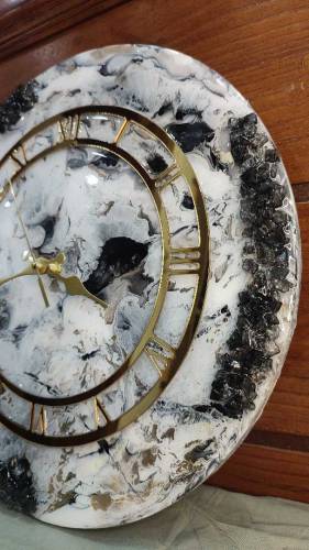 Resin wall clock
