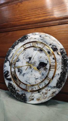 Resin wall clock