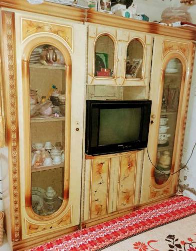 divider and dressing table