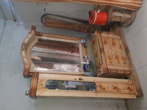 divider and dressing table
