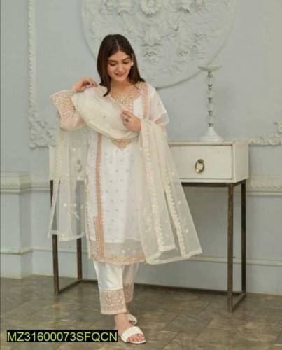 women suit in fashion 