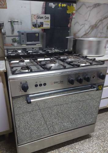 glam gas 5  oven, slightly used. please whatsapp only