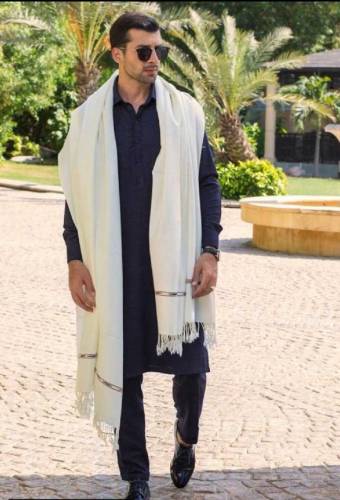 Wool shawl inspired by Gul Ahmed 