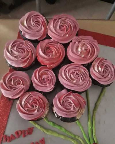 12 cupcakes bookey1680 and customised cakes freshly baked as order