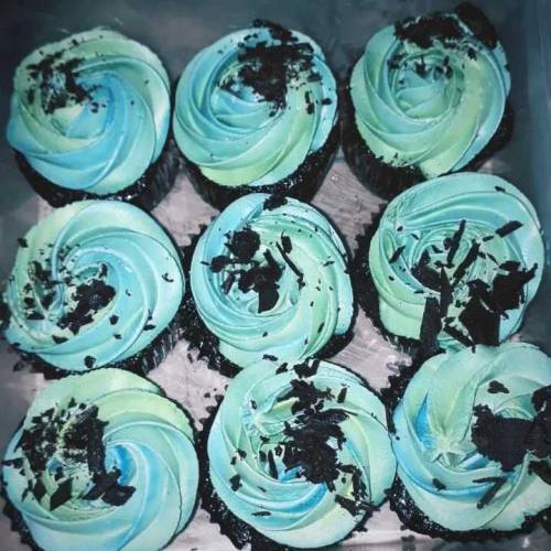 12 cupcakes bookey1680 and customised cakes freshly baked as order