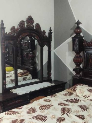 Chniyoti Sheesham Wood King Size Bed Set
