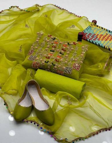 3 pcs unstitched suit ( Free gift 🎁 khussa) 