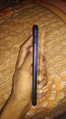 VIVO Y15 WITH BOX AND ORIGINAL CHARGER COMPLETE ACCESSORIES. 