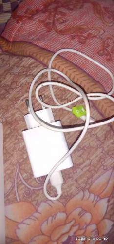 VIVO Y15 WITH BOX AND ORIGINAL CHARGER COMPLETE ACCESSORIES. 