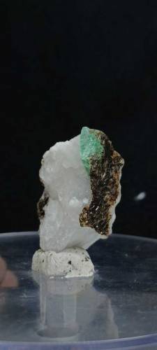 15g Emerald stone specimen