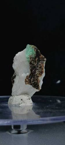 15g Emerald stone specimen