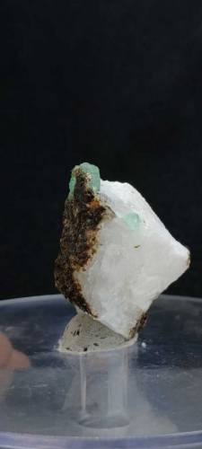 15g Emerald stone specimen