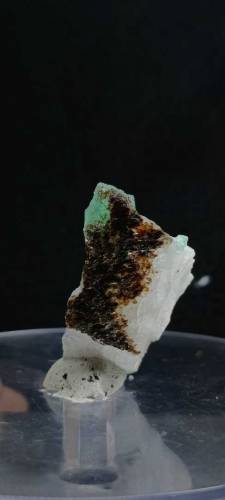 15g Emerald stone specimen