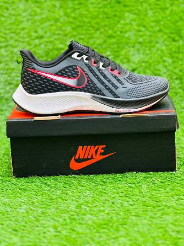 NIKE ZOOM