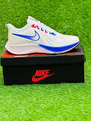 NIKE ZOOM