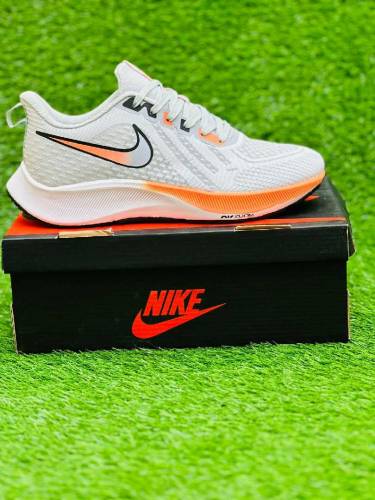 NIKE ZOOM