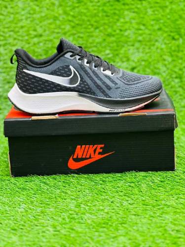 NIKE ZOOM