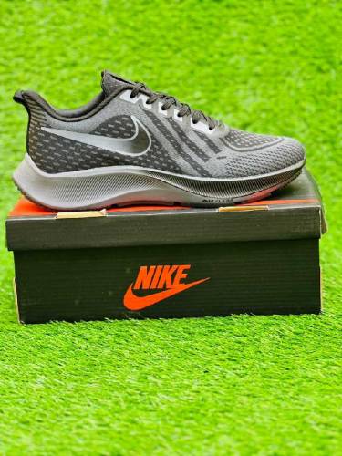 NIKE ZOOM