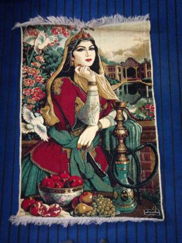 Dewar par oaghna wali haa bht achi cheez ha carpet ma bani haa hand ma