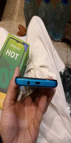 Infinix Hot 10i
