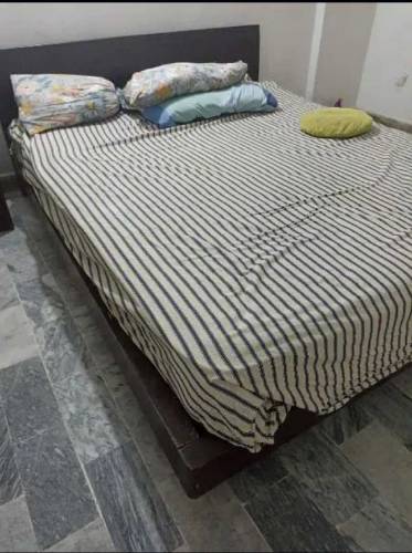 Bed with 2 Side Tables 