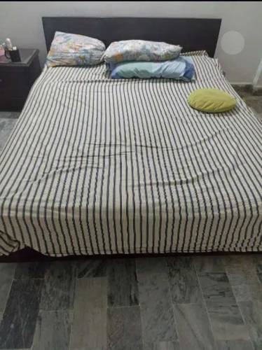 Bed with 2 Side Tables 