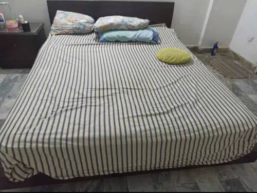 Bed with 2 Side Tables 