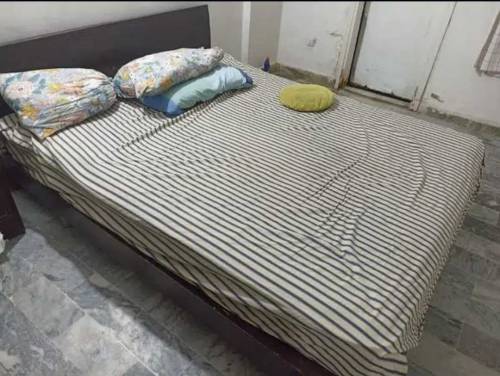 Bed with 2 Side Tables 