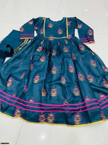 •  Fabric: Silk•  Pattern: Plain•  Dimensions: Chest: 21 Inches, Arm H