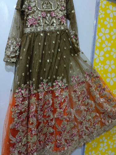 maxi in good condition. only 1 time use. orange net Duppata.
