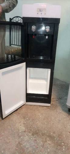 Its a water dispenser used but condition is new 1 month granty 