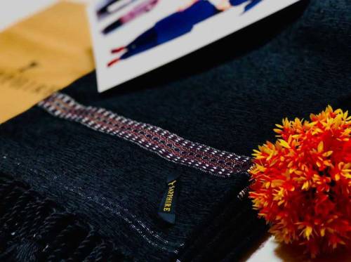 •  Fabric: Velvet•  Pattern: Plain•  Size: Length 2.5 Gazz•  Package I