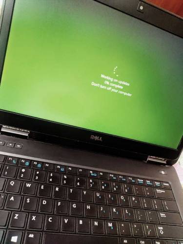 Dell notebook e5440 8gb/320gb i5 4th gen