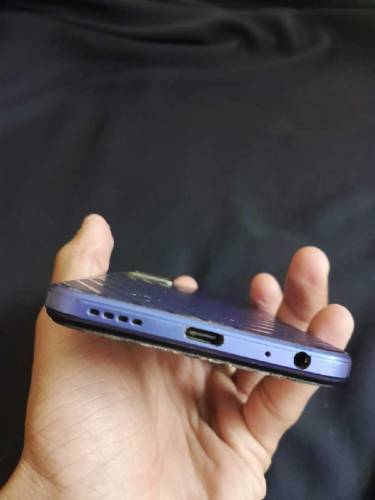 Vivo Y21 